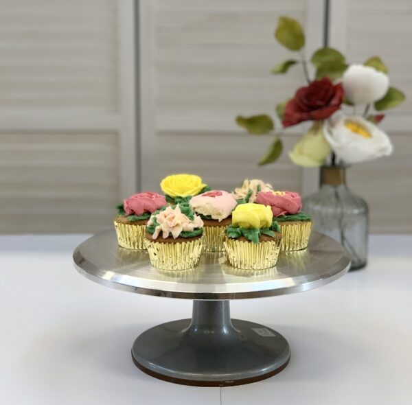 The London cake academy - buttercream floral cupcakes