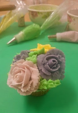 piped buttercream roses